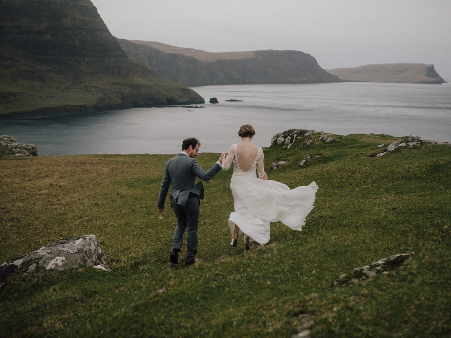 capyture-wedding-photographer-destination-nature-intimate-wedding-isle-of-skye-scotland-847