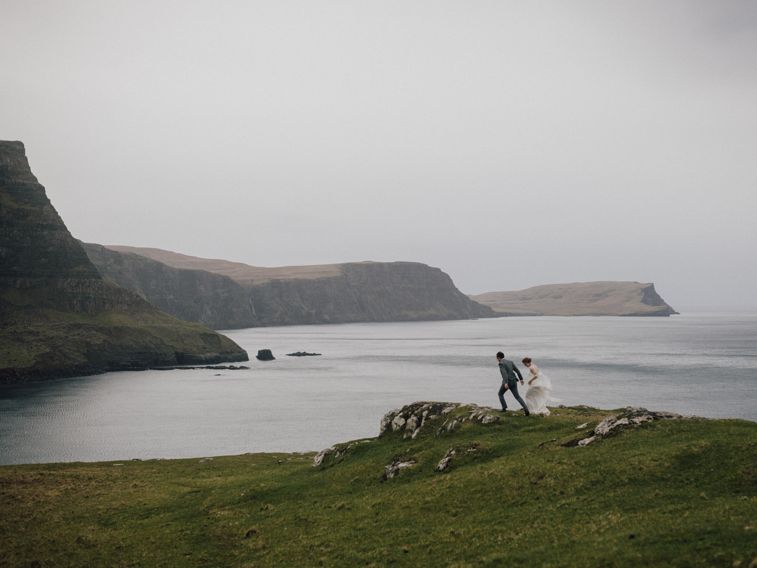 capyture-wedding-photographer-destination-nature-intimate-wedding-isle-of-skye-scotland-849