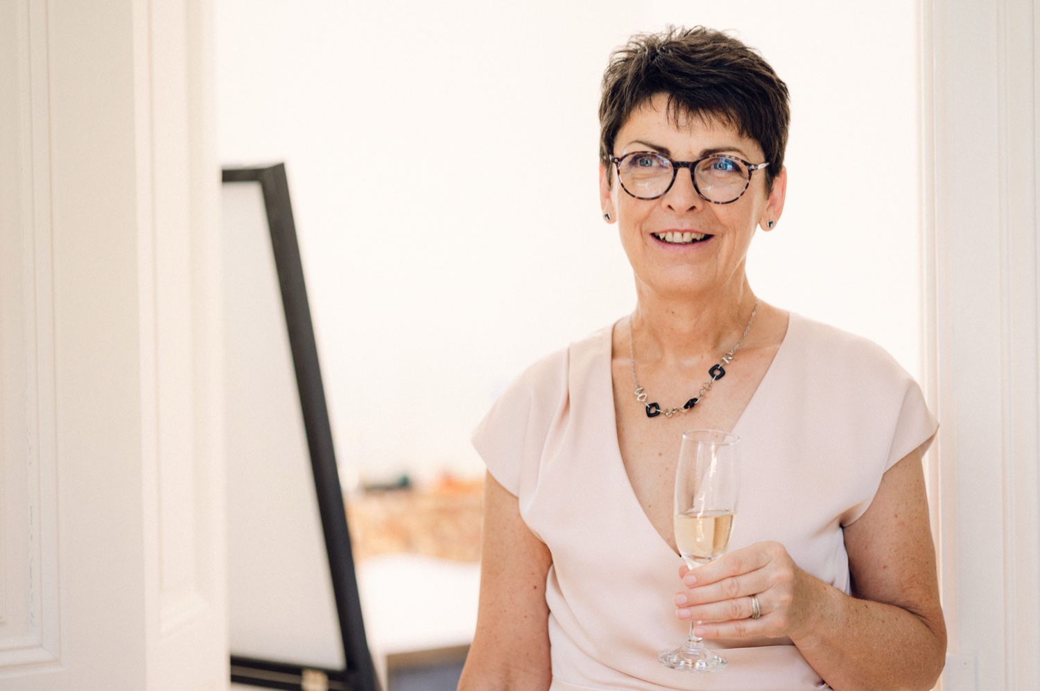 invitée lors des préparatifs du mariage