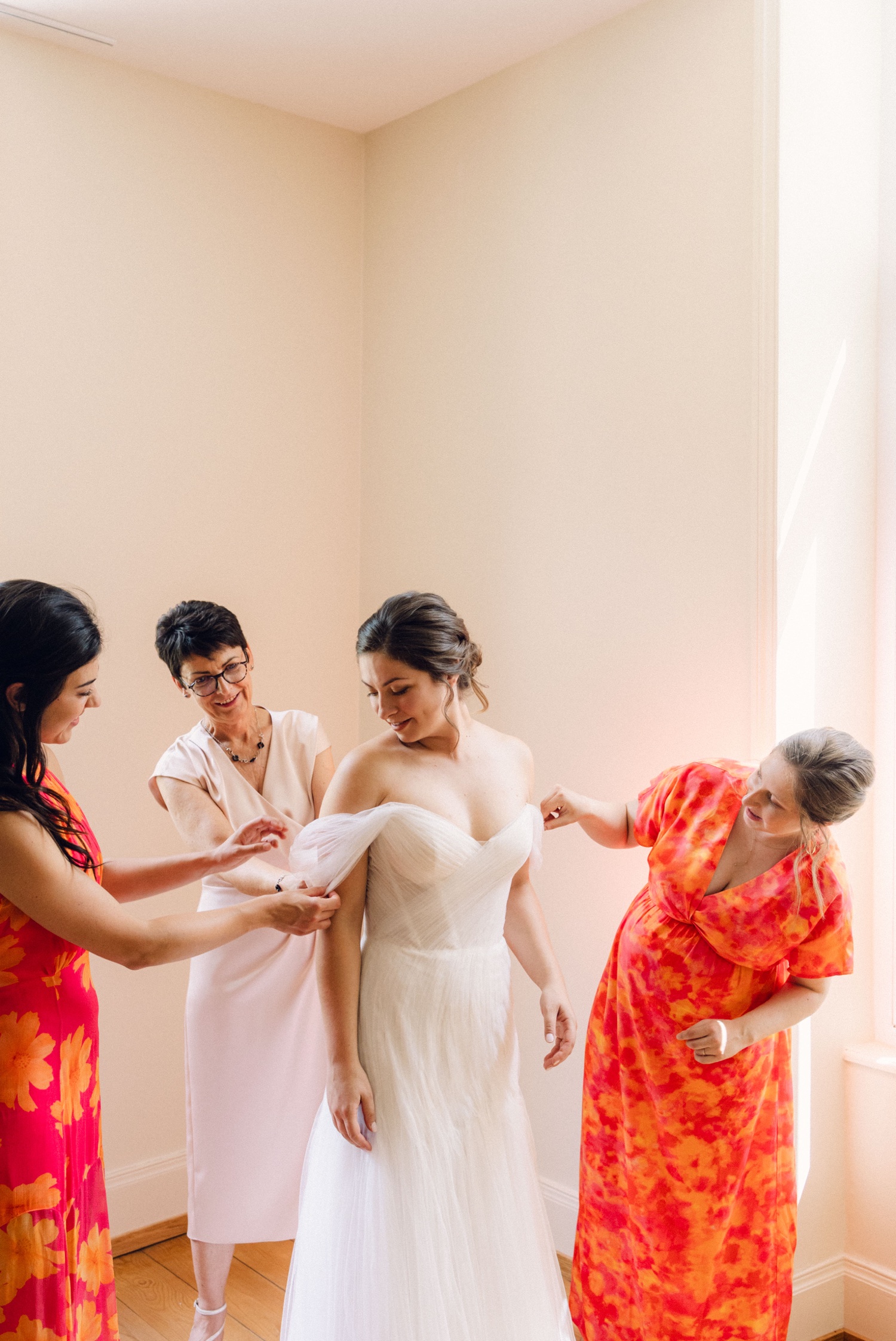 Photographe mariage Alsace – préparatifs de la mariée avec ses proches