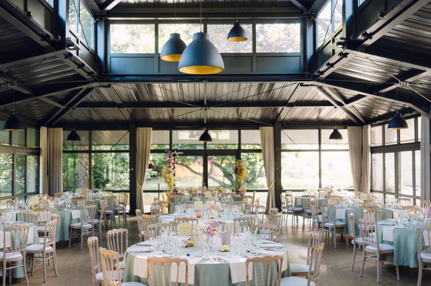 Photographe mariage Alsace – salle de réception décorée pour un mariage à la Villa des Hêtres Pourpres