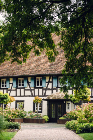 extérieur du Domaine du Kaegy entouré de nature à Steinbrunn-le-Bas