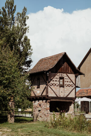 bâtisse alsacienne du domaine saint loup à michelbach en alsace
