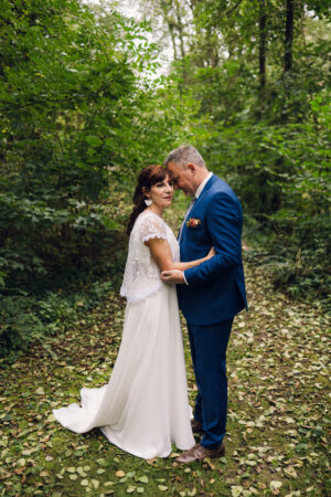 photo de couple dans la forêt près de la maison jenny à hagenthal le bas en alsace