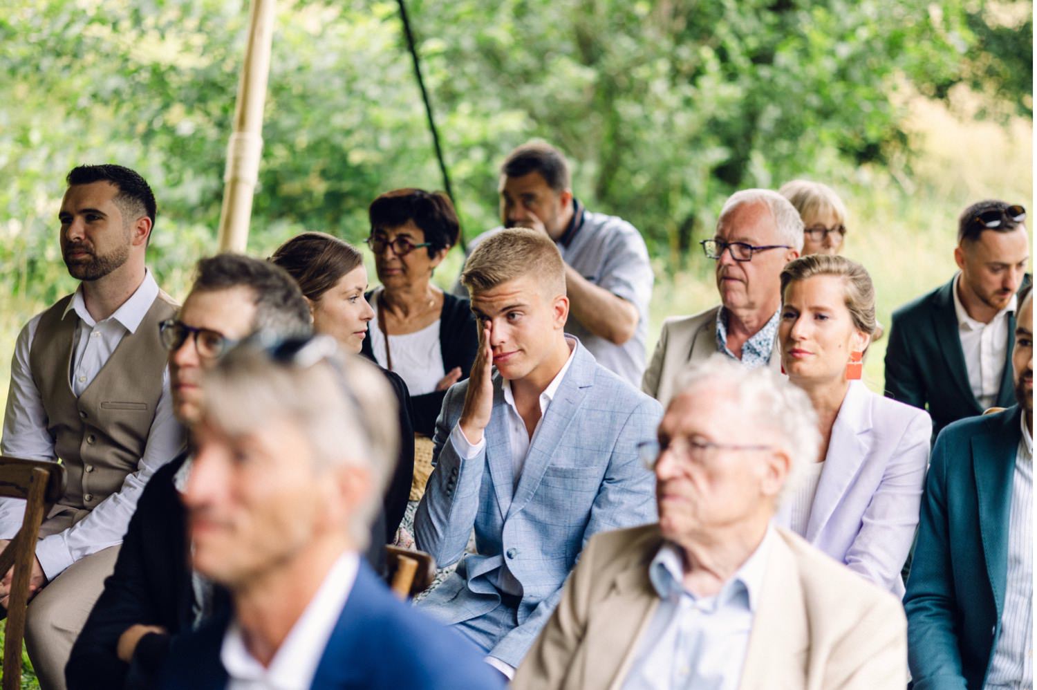 Émotion pendant la cérémonie de mariage