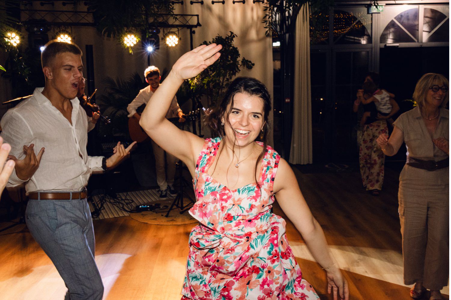 Invités sur la piste de danse
